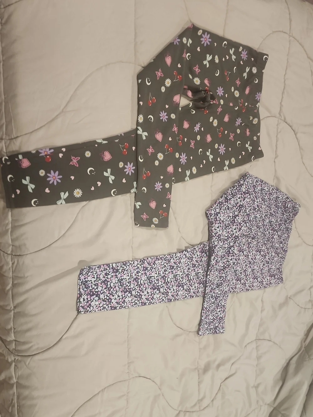 Girls' Dark Gray Floral & Heart Print Pajama Set - Cozy Long Sleeve